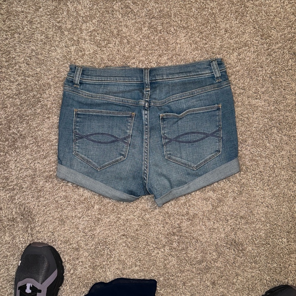 Shorts - Picture 2 of 3